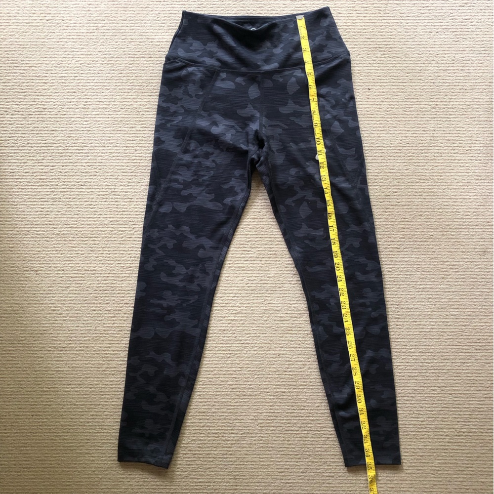 ASICS’s Black Camo Leggings *NWOT* - Picture 4 of 7